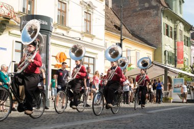 Crescendo Opende Bisiklet Band Hollandalı performans