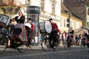Crescendo Opende Bisiklet Band Hollandalı performans