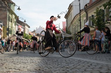 Crescendo Opende Bisiklet Band Hollandalı performans