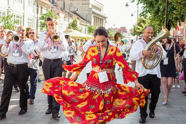 Cozme ti gelen Pirinç Band
