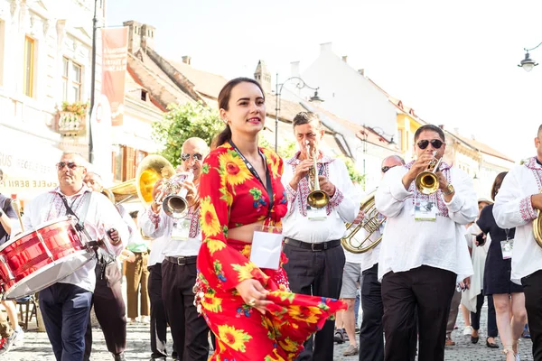 Cozme ti gelen Pirinç Band