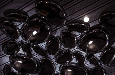 ışıklı soyut fütüristik metal şekil