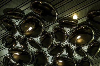 ışıklı soyut fütüristik metal şekil