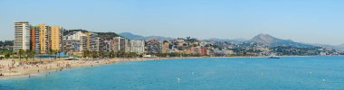Açık bir günde Malagueta plajının panoramik manzarası