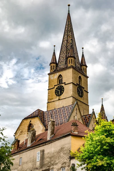 Sint-Maria-Lutherse kathedraal in Sibiu City, Roemenië — Stockfoto