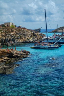 Comino adasında Blue lagoon'da tatiller, Malta