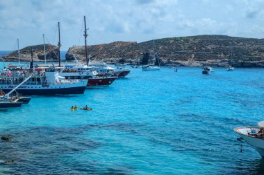 Comino adasında Blue lagoon'da tatiller, Malta