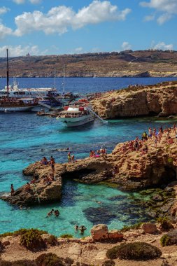 Comino adasında Blue lagoon'da tatiller, Malta