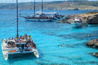 Comino adasında Blue lagoon'da tatiller, Malta