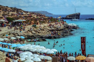 Comino adasında Blue lagoon'da tatiller, Malta
