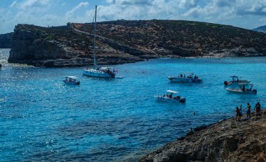 Comino adasında Blue lagoon'da tatiller, Malta