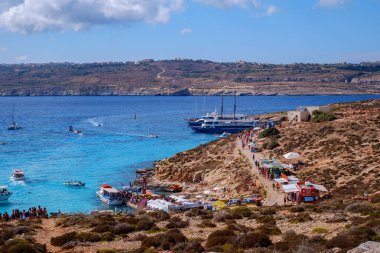 Comino adasında Blue lagoon'da tatiller, Malta