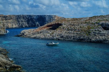 Comino adasında Blue lagoon'da tatiller, Malta