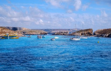 Comino adasında Blue lagoon'da tatiller, Malta