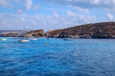 Comino adasında Blue lagoon'da tatiller, Malta