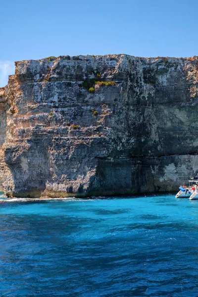 Holidays at Blue lagoon on island Comino, Malta — Stock Photo, Image