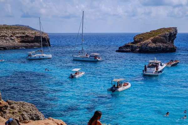 Holidays at Blue lagoon on island Comino, Malta — Stock Photo, Image