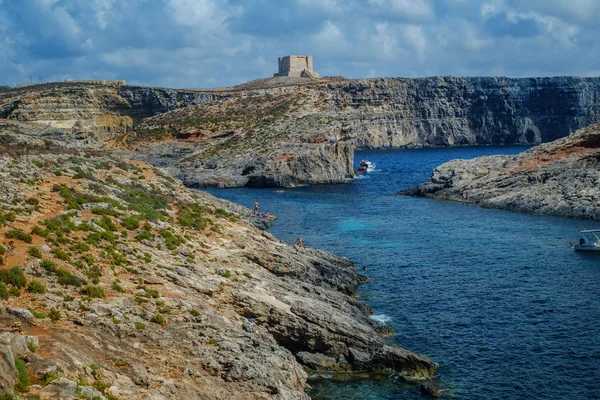 Holidays at Blue lagoon on island Comino, Malta — Stock Photo, Image