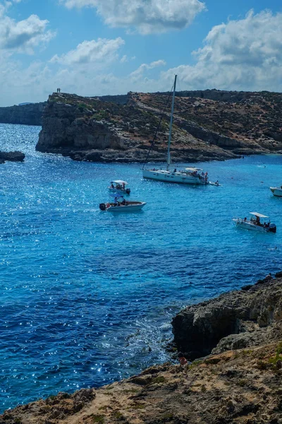 Holidays at Blue lagoon on island Comino, Malta — Stock Photo, Image