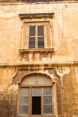 historica geleneksel balkon ve eski binalar ile sokak
