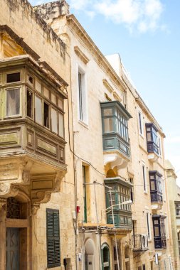 historica geleneksel balkon ve eski binalar ile sokak