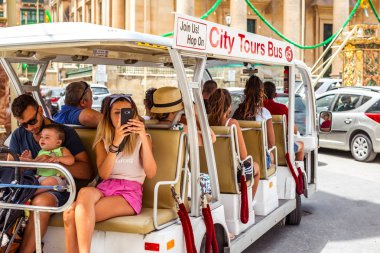 historica geleneksel balkon ve eski binalar ile sokak
