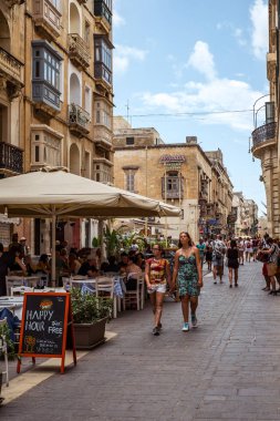historica geleneksel balkon ve eski binalar ile sokak