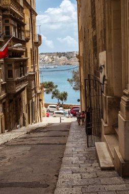 historica geleneksel balkon ve eski binalar ile sokak