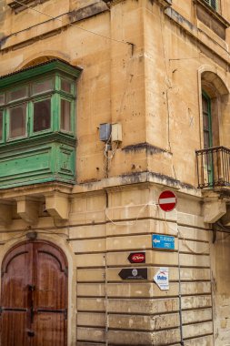 historica geleneksel balkon ve eski binalar ile sokak
