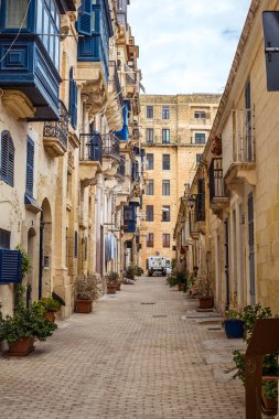 historica geleneksel balkon ve eski binalar ile sokak