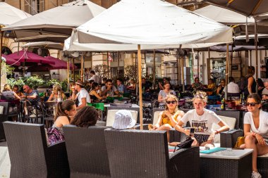 historica geleneksel balkon ve eski binalar ile sokak