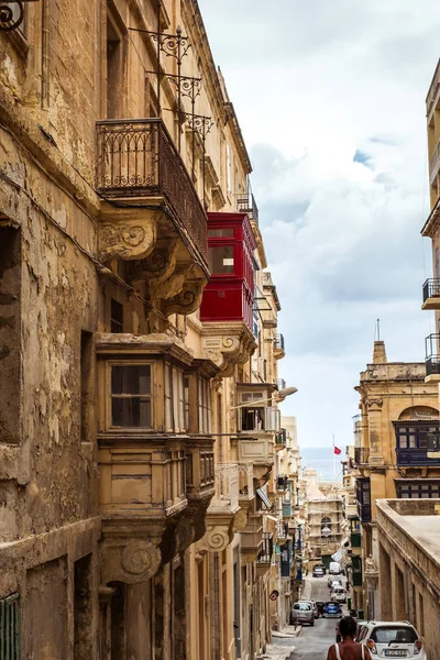 historica geleneksel balkon ve eski binalar ile sokak