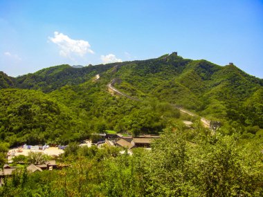 Insanlar Çin'de Çin Seddi tırmanıyor