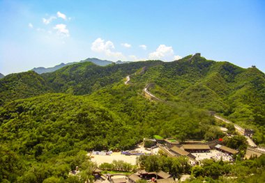 Insanlar Çin'de Çin Seddi tırmanıyor