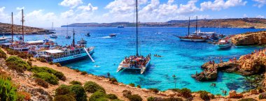 Comino adasında Blue lagoon'da tatiller, Malta