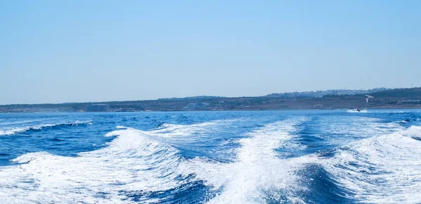 Despertar agua detrás de barco rápido — Foto de Stock