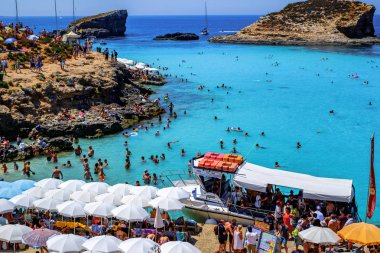 Blue Lagoon'da turistler kalabalık