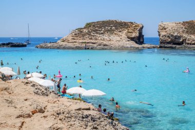 Blue Lagoon'da turistler kalabalık