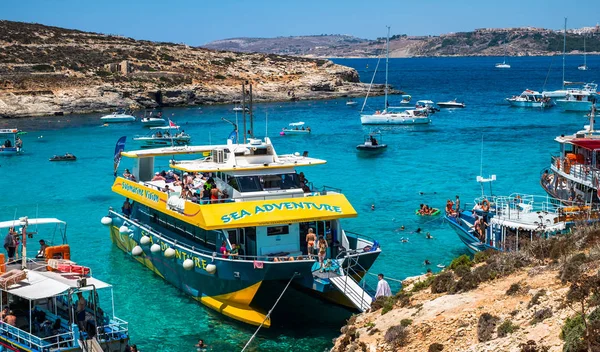 A turisták tömeg a Blue Lagoon — Stock Fotó