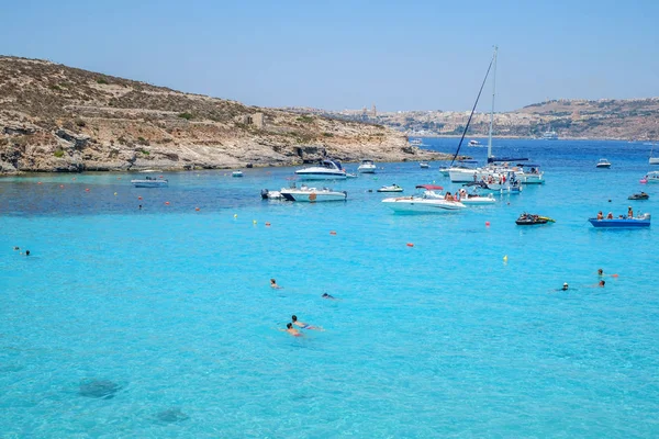 A turisták tömeg a Blue Lagoon — Stock Fotó