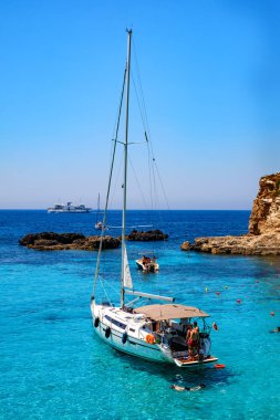 Blue Lagoon'da turistler kalabalık
