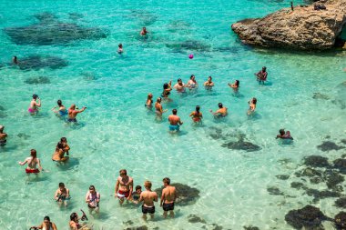 Blue Lagoon'da turistler kalabalık