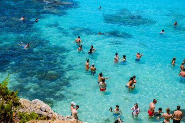 Blue Lagoon'da turistler kalabalık