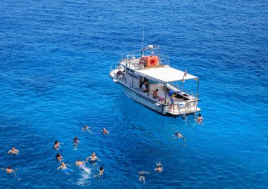Blue Lagoon'da turistler kalabalık