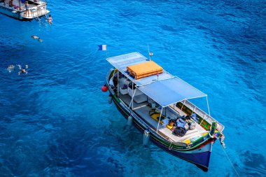 Blue Lagoon'da turistler kalabalık