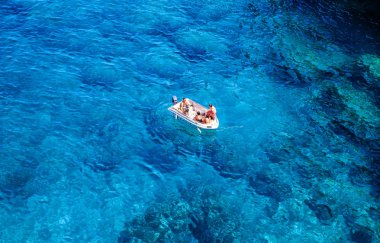 Blue Lagoon'da turistler kalabalık