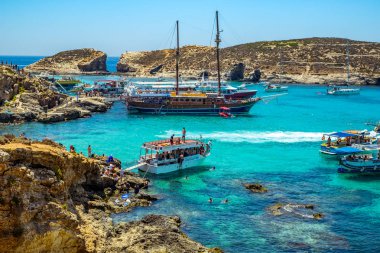 Blue Lagoon'da turistler kalabalık