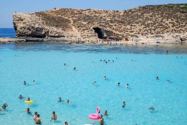 A turisták tömeg a Blue Lagoon — Stock Fotó