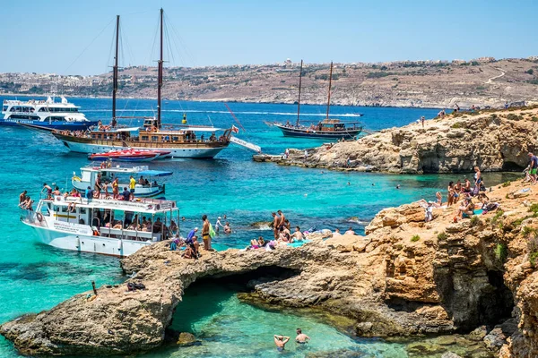 A turisták tömeg a Blue Lagoon — Stock Fotó