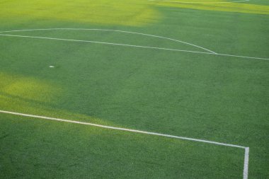 beyaz işaretleme ile futbol sahası